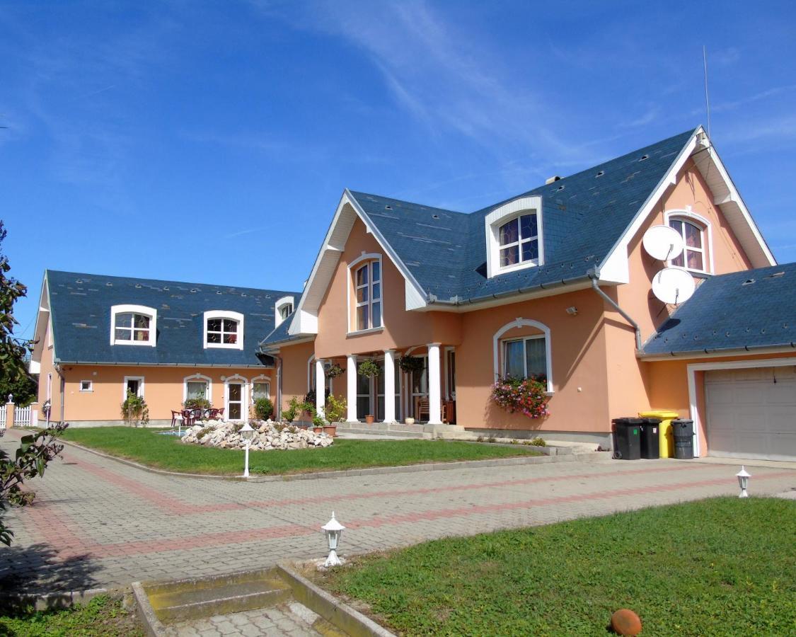 Szabadi Castle Villa Balatonszabadi Fürdőtelep Екстериор снимка